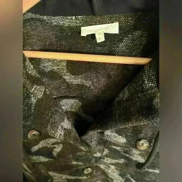 Mystree Shacket with hoodie -Raw Hem- Size S - Picture 6 of 9